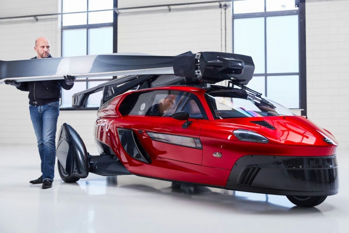 В продажу выпущен первый в мире летающий автомобиль