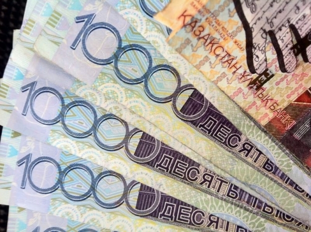 Судоисполнитель присвоил более 5 миллионов тенге в Астане