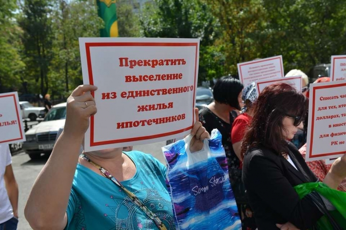 Пикет возле Народного банка обошелся ипотечникам в 50 МРПЭксклюзив