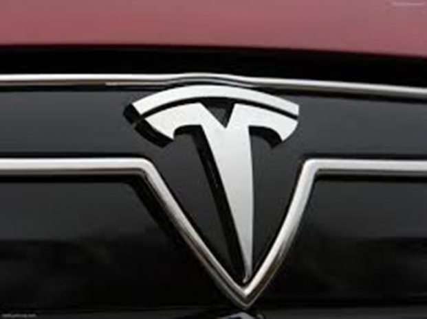 Tesla представила самую мощную модель в истории