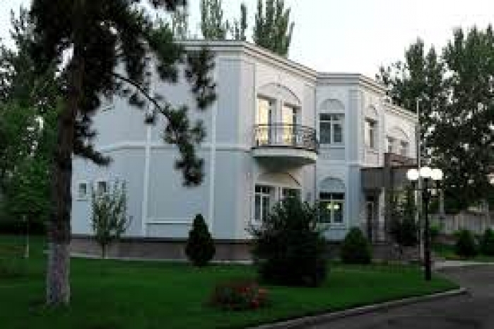 В Узбекистане судят чиновников, использовавших резиденцию президента в качестве борделя
