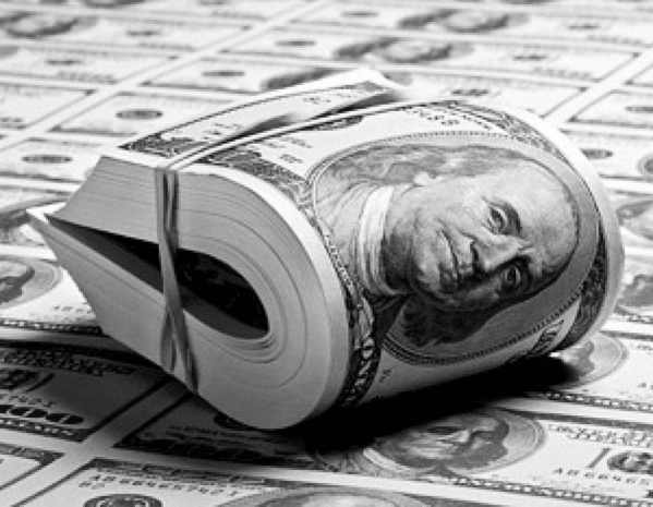 Банки Казахстана продают доллар за 215 тенге