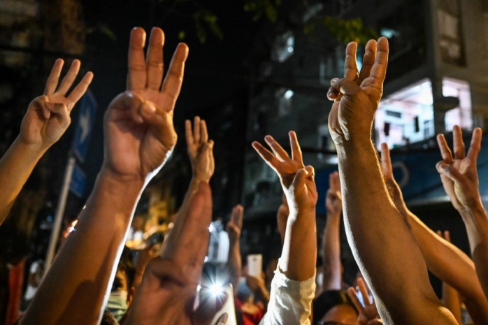 Акции протеста против захвата власти проходят в Мьянме