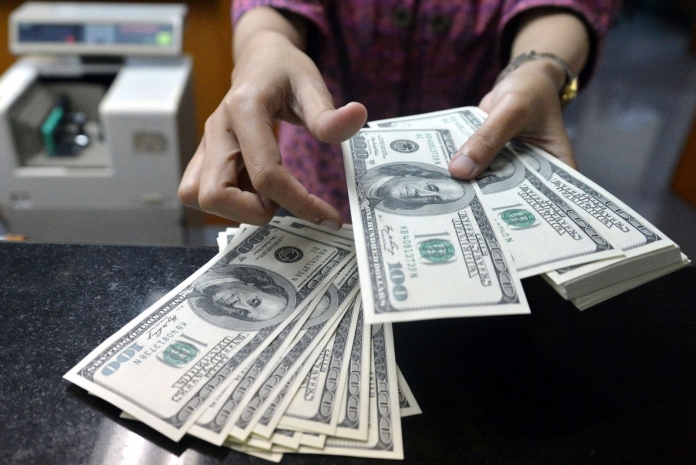 Курс доллара снизился в Казахстане