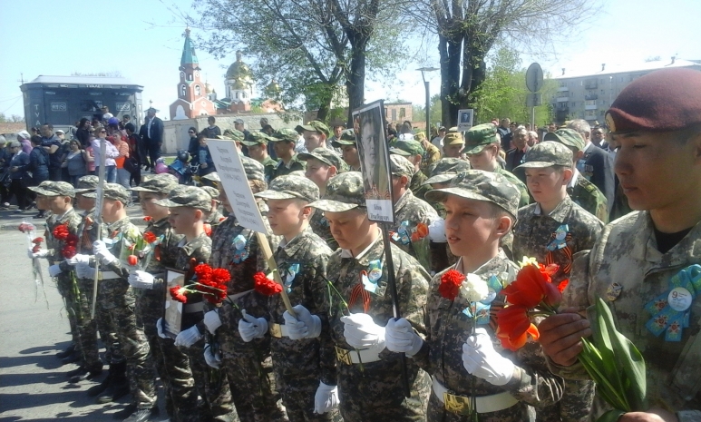Свыше 20 тысяч человек приняли участие в шествии «Бессмертный полк» в Усть-Каменогорске