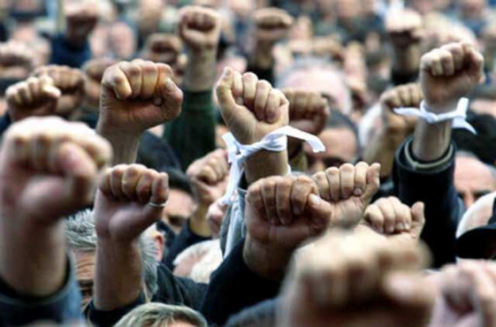 Власти пытаются уговорить митингующих в Киргизии прекратить акцию