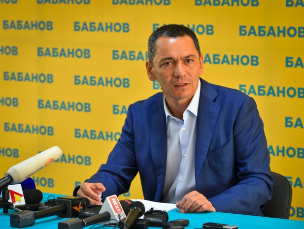 В Кыргызстане приостановили дело против Омурбека Бабанова