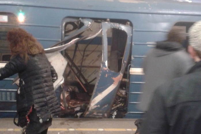 В Санкт-Петербурге прогремели взрывы в метро. Число погибших возросло до 10 человек