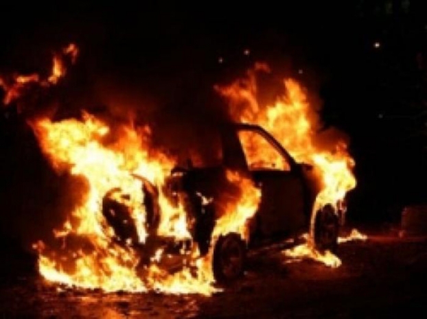 В ВКО из-за загоревшейся машины возник степной пожар
