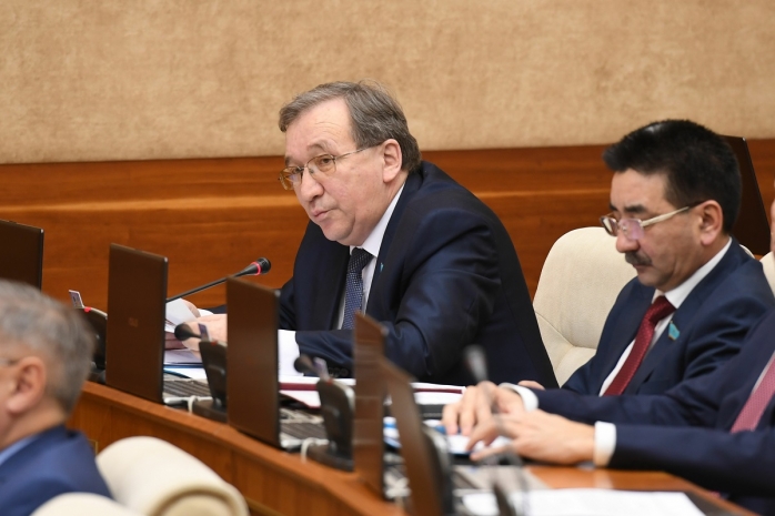 «Күнделік» используется для рекламы сомнительного толка – депутат