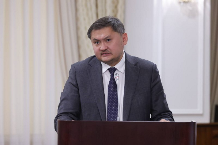 Скандал с грантами: как министр Саясат Нурбек пытается уйти от ответственности
