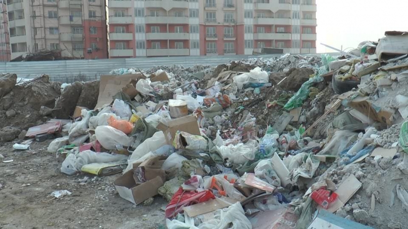 Гору мусора нашли в самом центре Алматы
