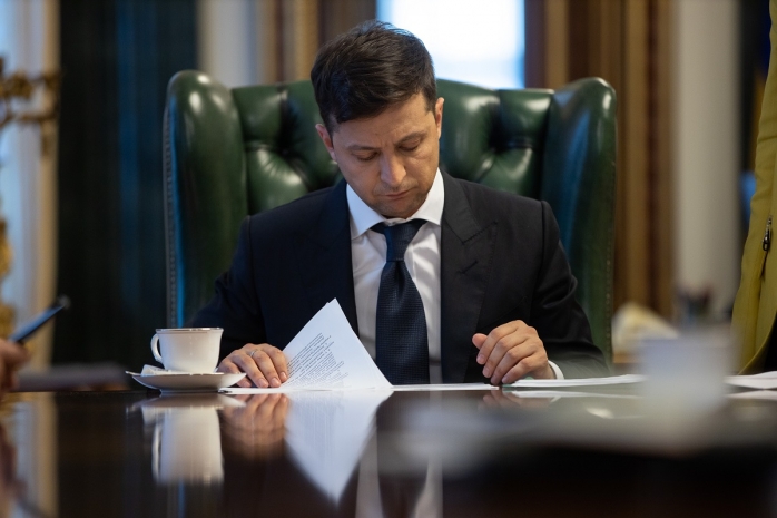 Зеленский попросил Раду уволить глав МИДа, Минобороны и СБУ