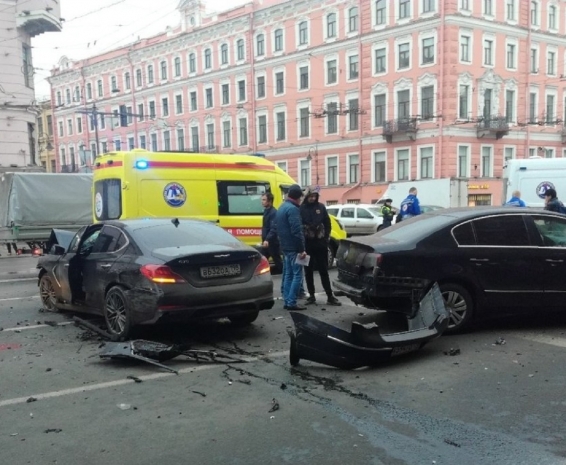 Видео смертельного ДТП в Санкт-Петербурге выложили очевидцы