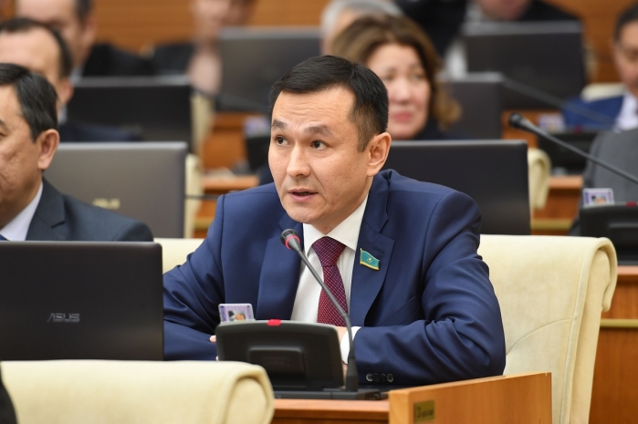 Депутат Конуров раскритиковал программу занятости