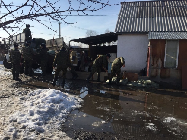 В Туздыбастау из-за паводков эвакуировали 1000 жителей
