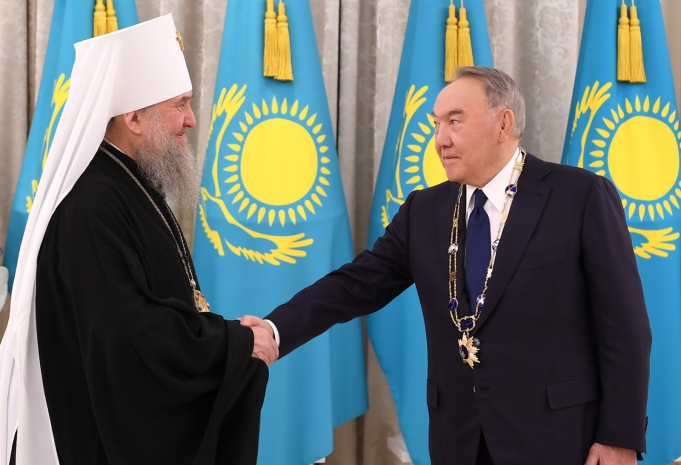 Назарбаеву вручили орден «Алғыс»