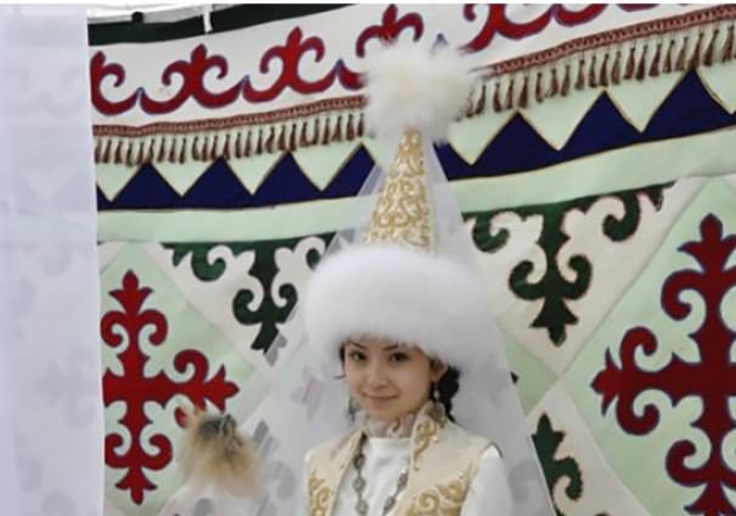Казахский свадебный наряд вошел в десятку самых красивых нарядов мира