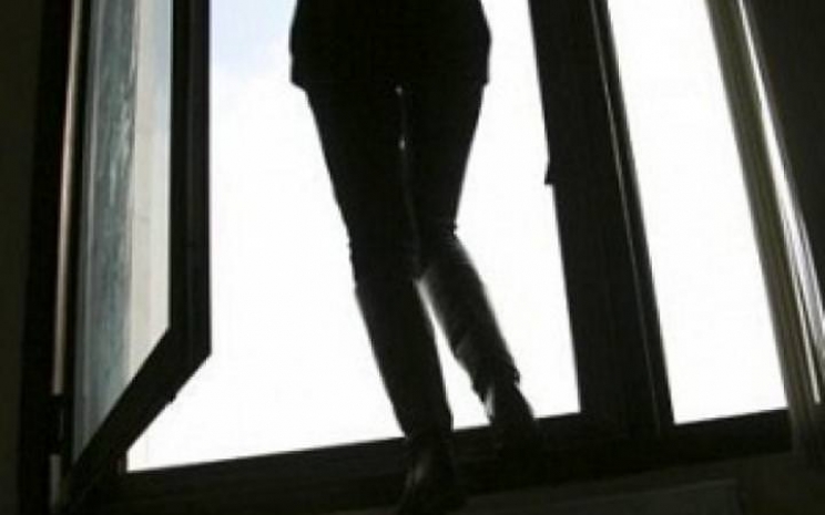 В Караганде девушка спрыгнула с пятого этажа