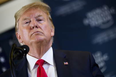 Трамп барлық елдер үшін 10%-дық баж салығын енгізу туралы жарлыққа қол қойды