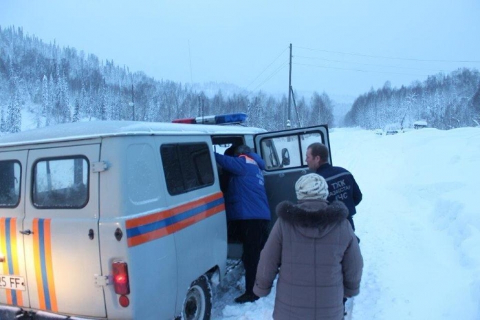За 4 дня спасатели вызволили из снежного плена около двух тысяч человек