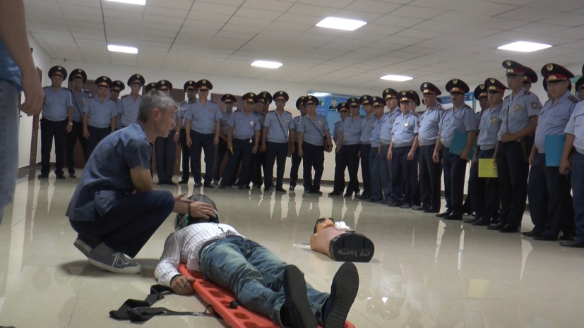 Врачи преподали полицейским Алматы уроки оказания первой медпомощи