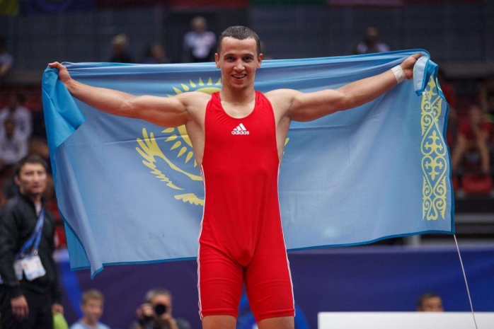 На чемпионате мира борец заставил включить настоящий гимн Казахстана