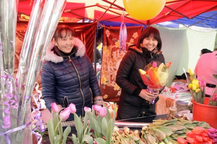 На 8 Марта в Алматы привезли цветов на 2 млн долларов