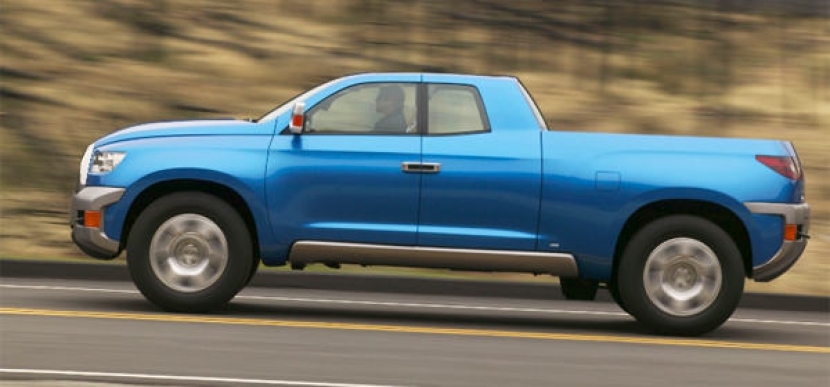 Обновленный пикап Toyota Hilux появится в 2015 году
