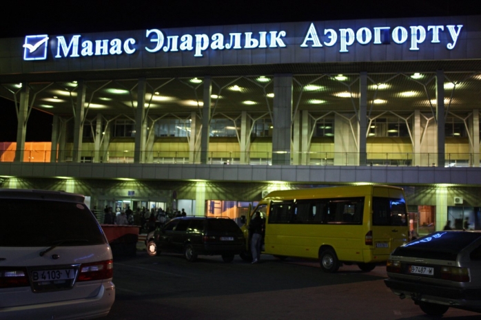 Силовики ищут бомбу в аэропорту Бишкека