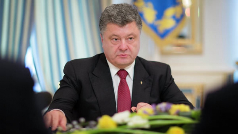 Порошенко отменил визит в Турцию и созвал заседание СНБО