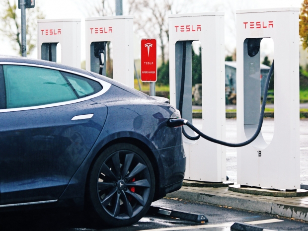 Сервисный центр и зарядные станции Tesla хотят построить в Алматы