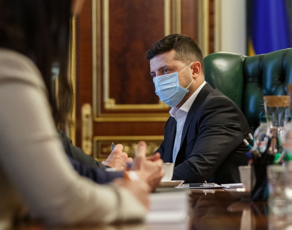 Рейтинг президента Зеленского рекордно обрушился
