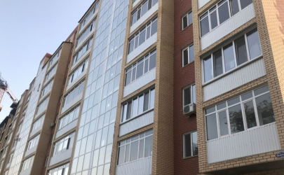 Двух малолетних детей выбросила мать из окна пятого этажа в Таразе