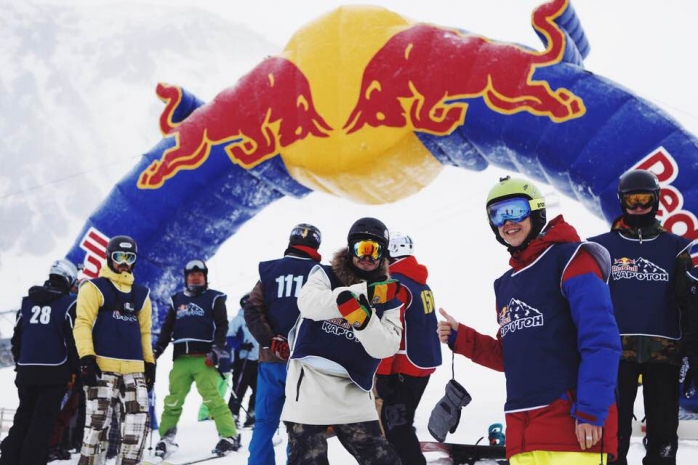 Red Bull Karogon – лыжи до Гонконга довезут!