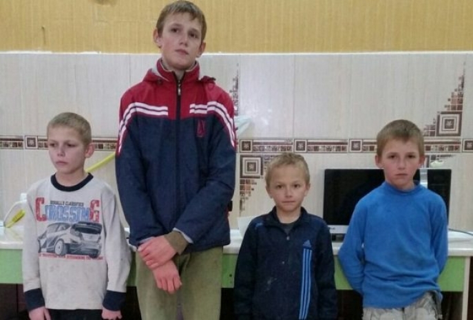 В знак протеста житель Актау не пускает своих детей в школу