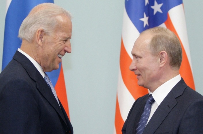 Путин провел первый телефонный разговор с Байденом