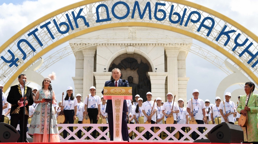 Назарбаев: Домбра сопровождает нас в моменты радости, триумфа и побед