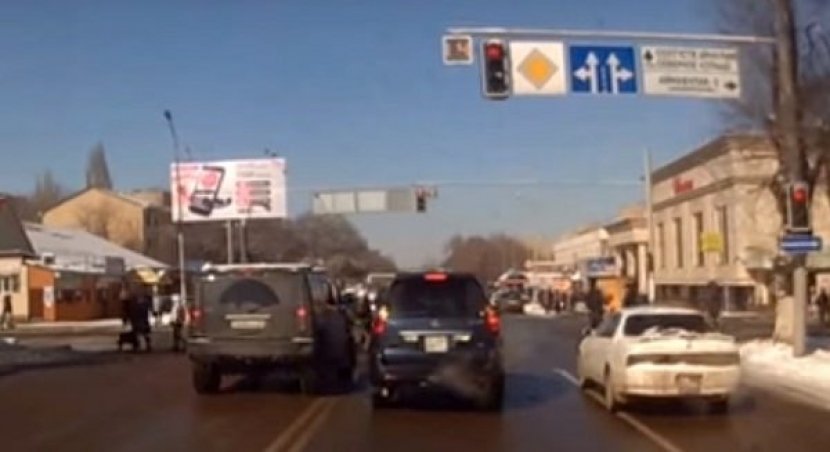 ДВД Алматы: водитель Hummer, едва не сбивший пешеходов, наказан (ВИДЕО)