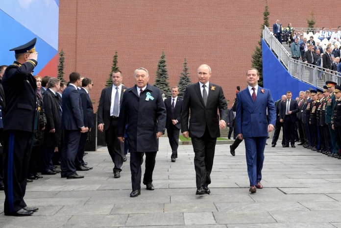 Нурсултан Назарбаев стал почетным гостем парада в Москве