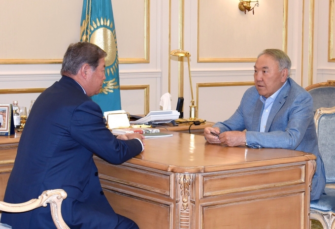 Елбасы встретился с Ахметжаном Есимовым