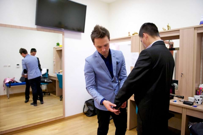 Казахстанский дизайнер создал коллекцию одежды для театраЭксклюзив