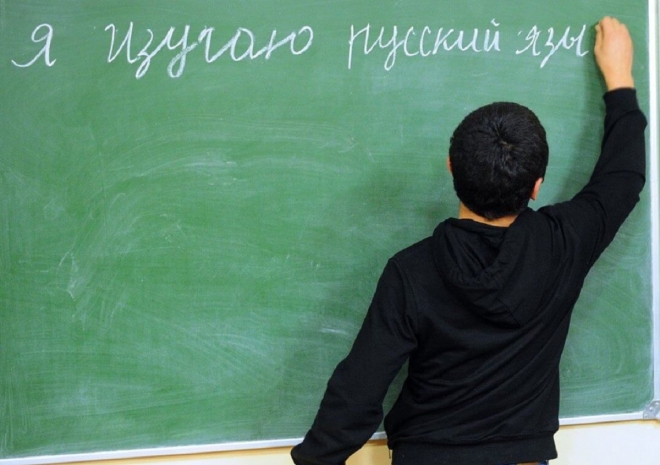 Увеличивать число казахских школ, сокращая русские – Бейсенгазы Улыкбек