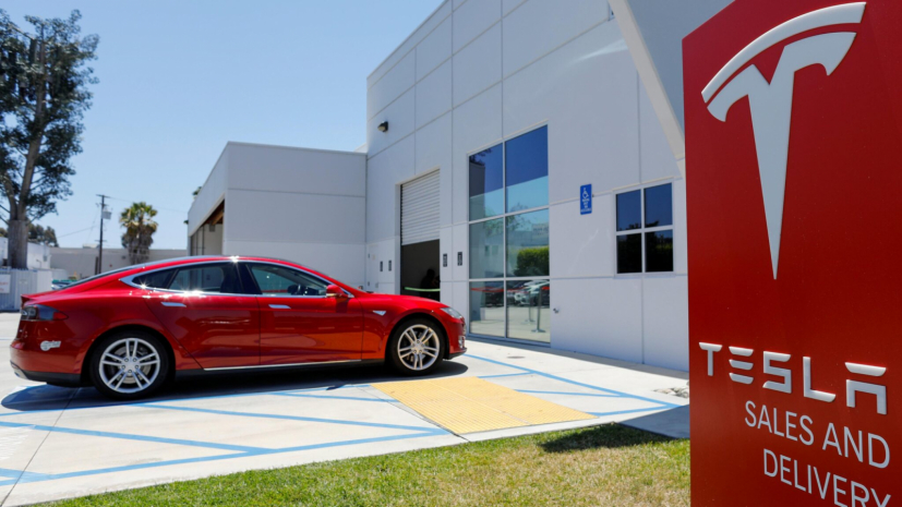 Илон Маск продолжает продавать акции Tesla