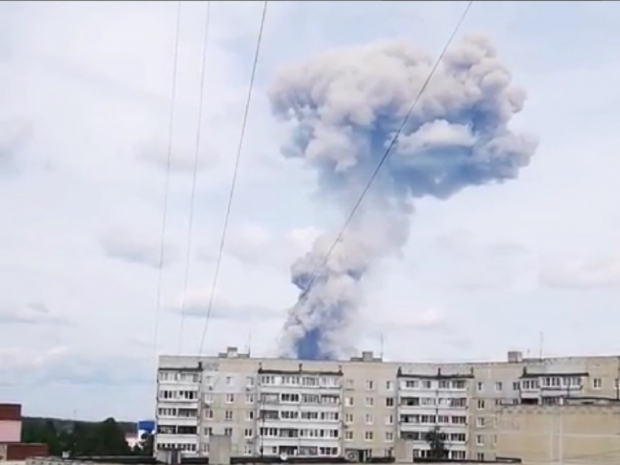 Несколько взрывов произошло на оборонном заводе в России