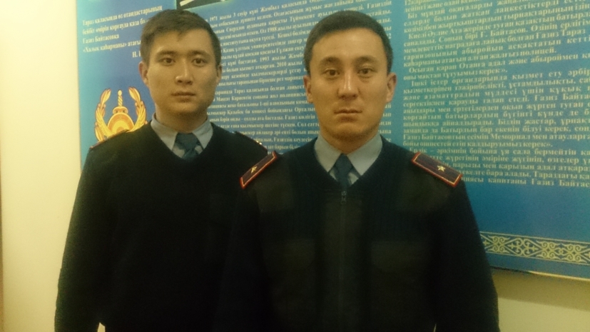 Полицейские Алматы cпасли из горящей квартиры пенсионерку