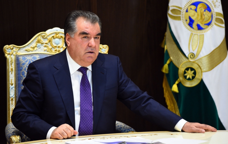 Президент Таджикистана призвал граждан не носить бороду и хиджаб