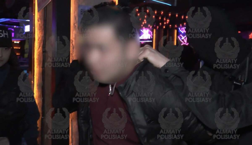 Блогера с наркотиками задержали в одном из ночных клубов Алматы