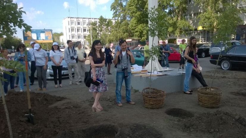 В Костанае высадили ясеневую аллею Фонда «Даму»