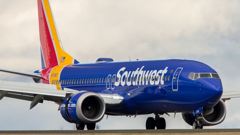Из-за проблем с двигателем экстренно сел Boeing-737 во Флориде